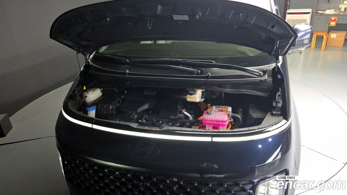 Hyundai Staria 2025