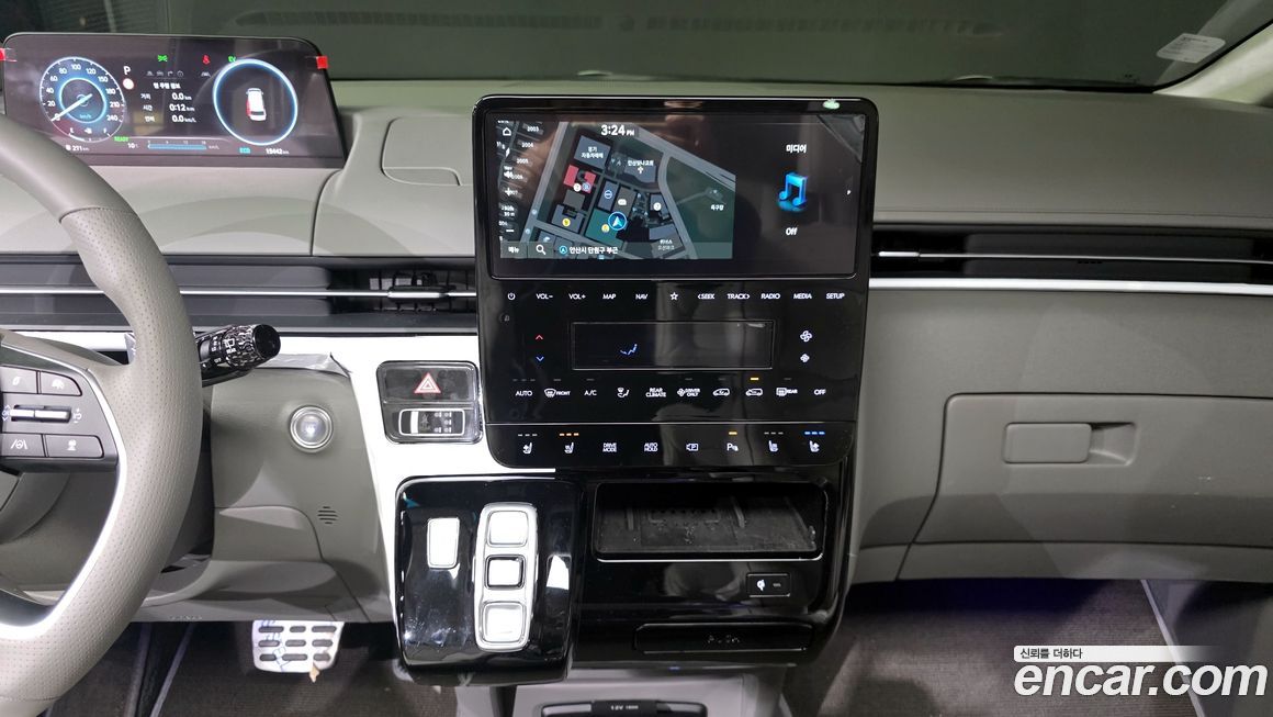 Hyundai Staria 2025