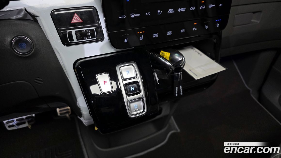 Hyundai Staria 2025