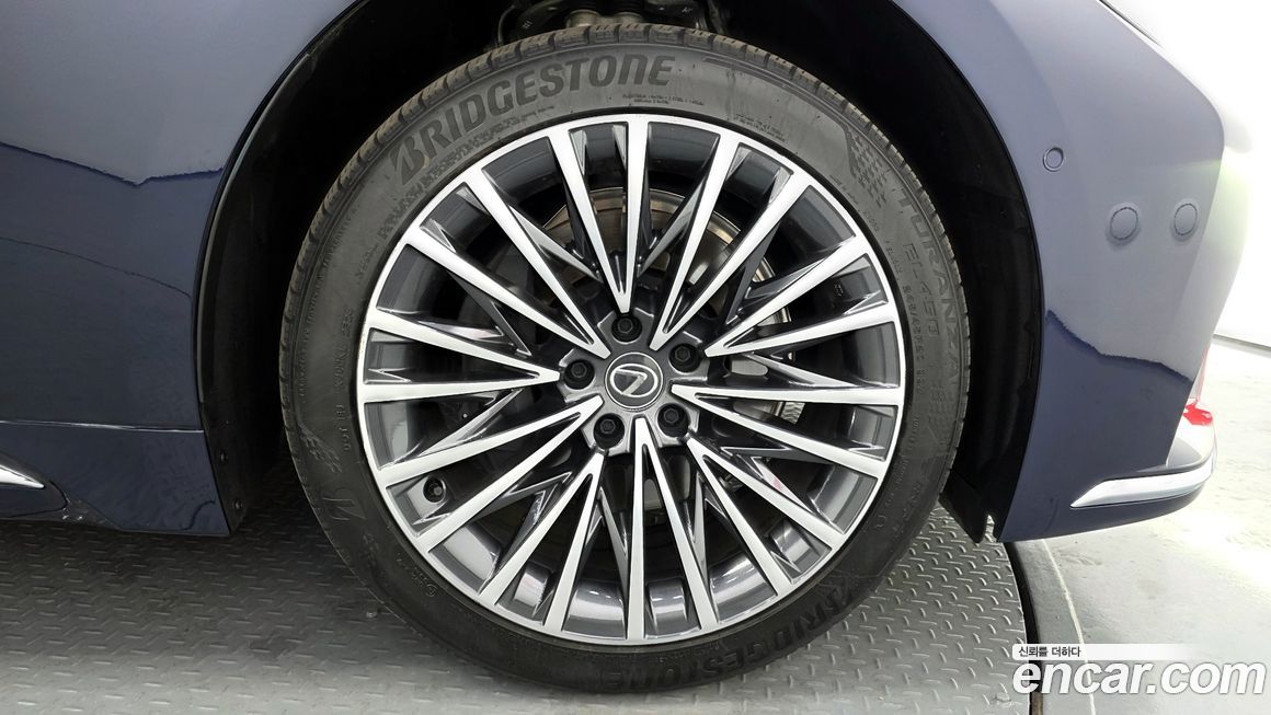 Lexus LS 2024