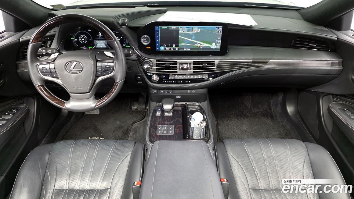 Lexus LS 2024