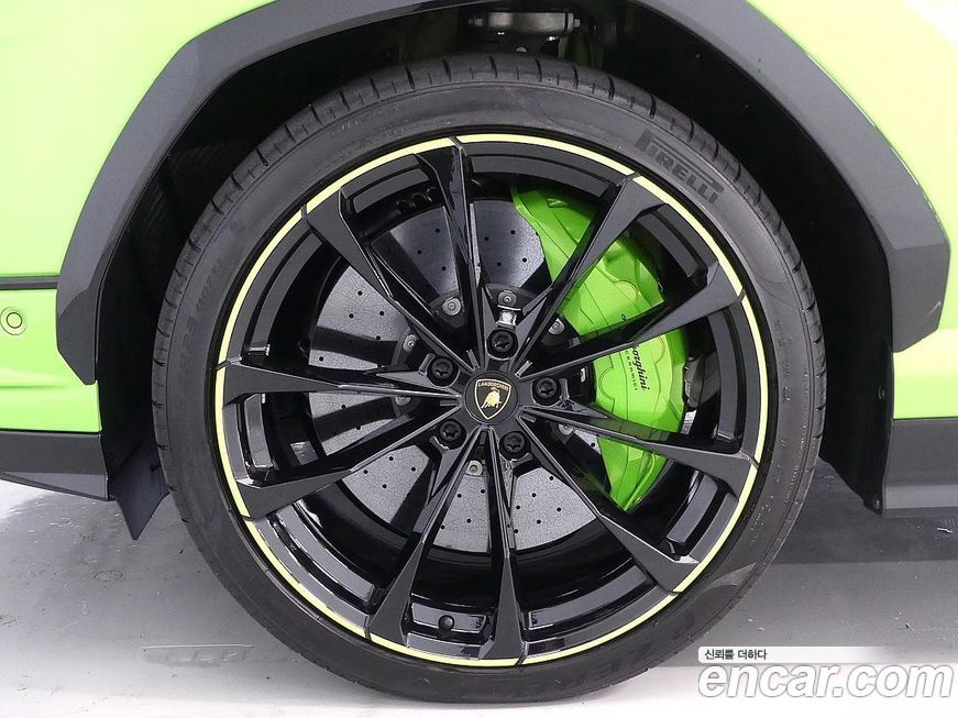 Lamborghini Urus 2024