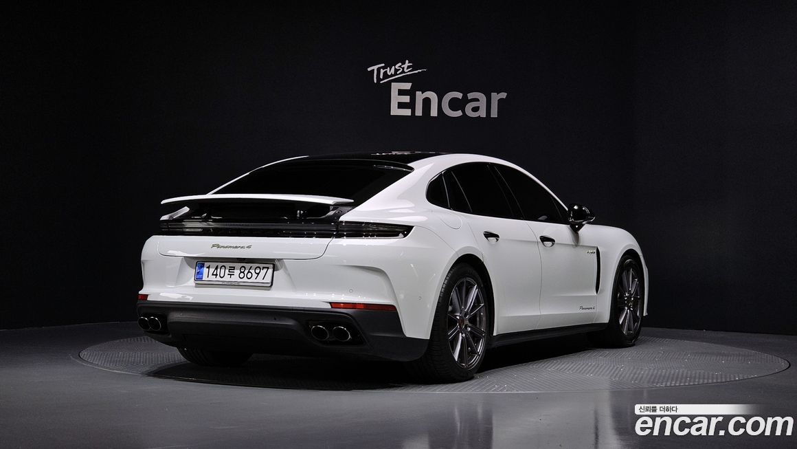 Porsche Panamera 2025