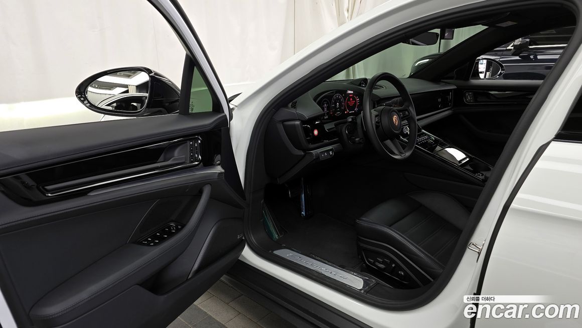 Porsche Panamera 2025