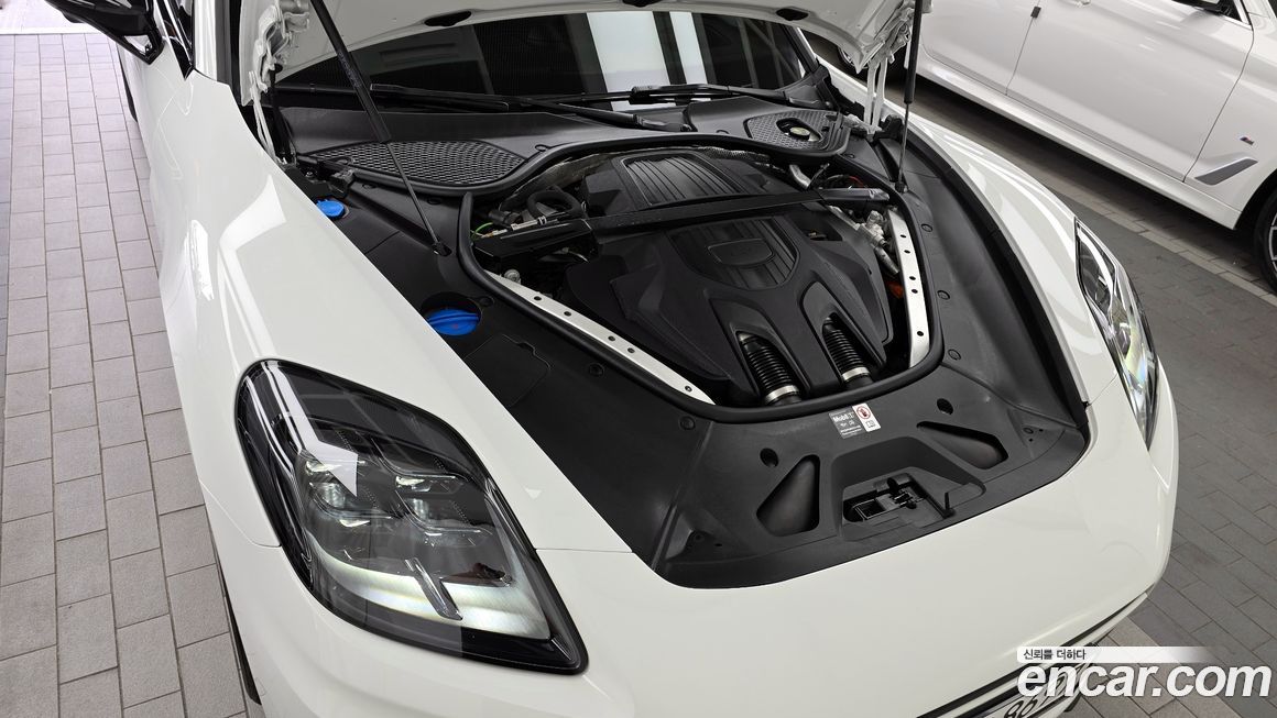 Porsche Panamera 2025