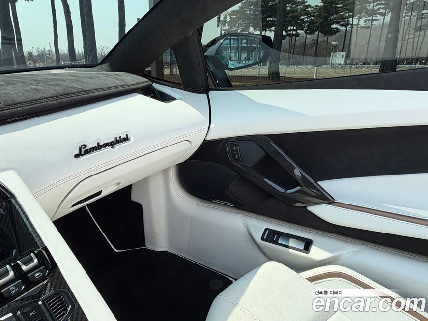Lamborghini Aventador 2021