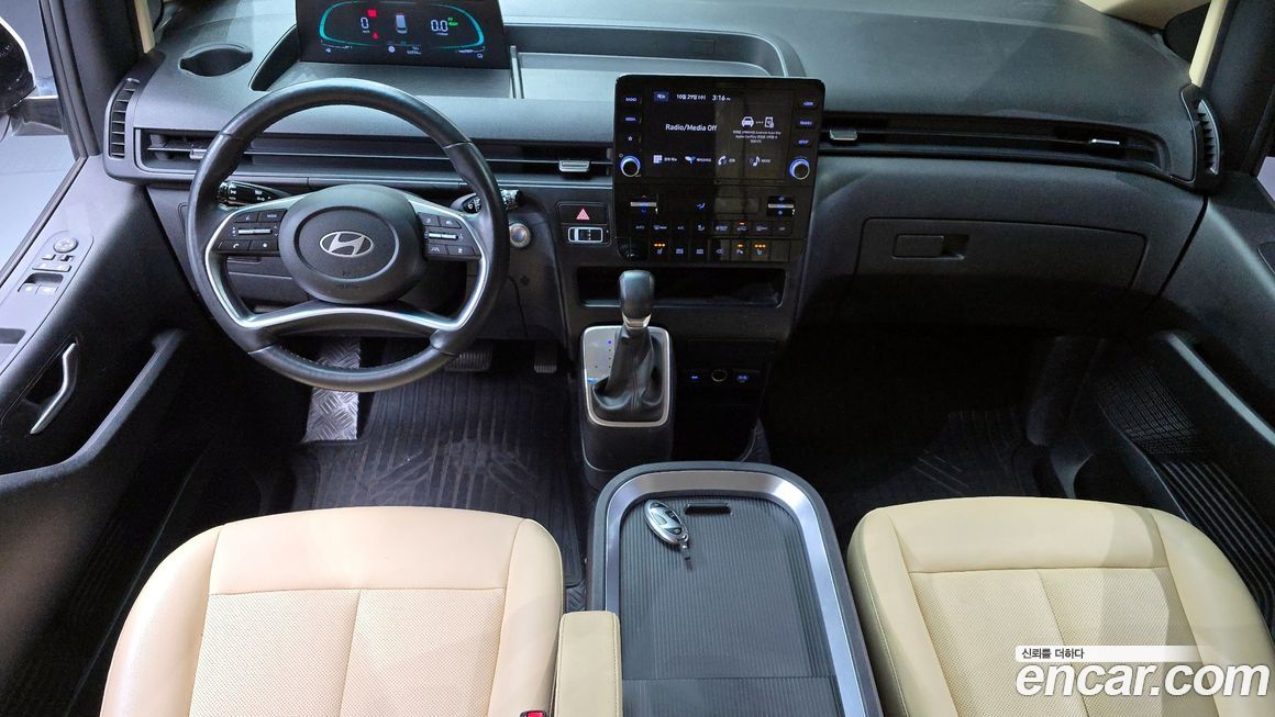 Hyundai Staria 2025