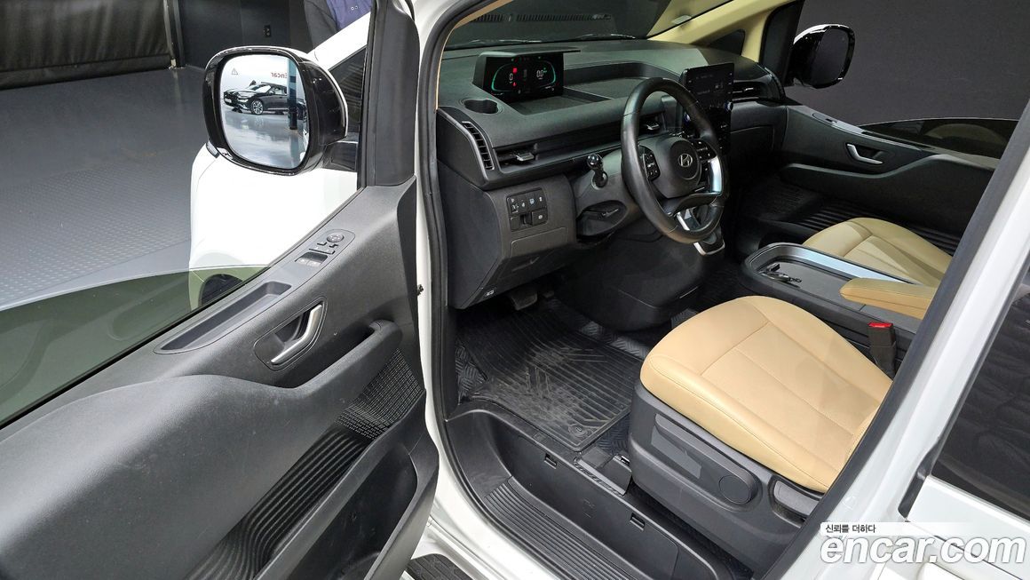 Hyundai Staria 2025