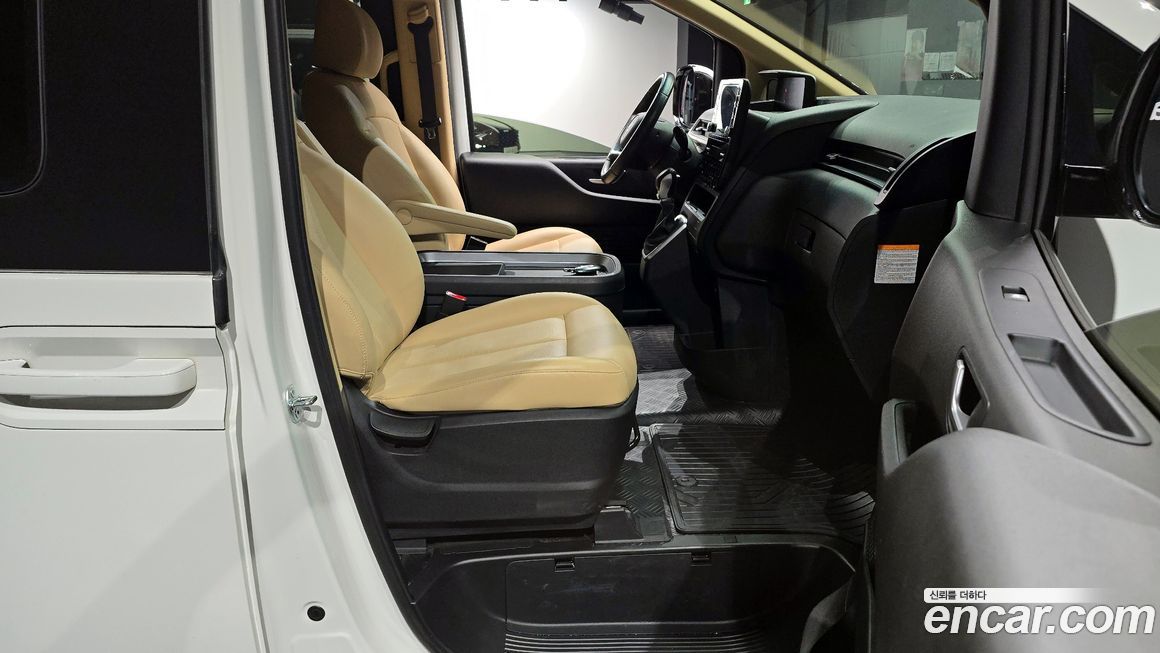 Hyundai Staria 2025