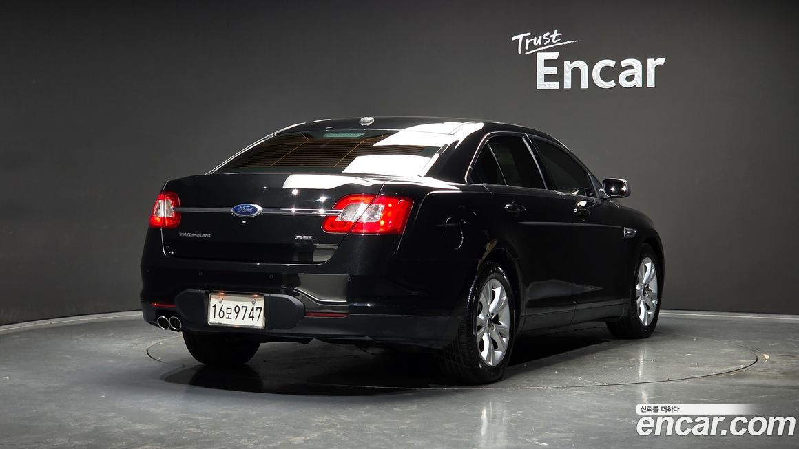 Ford Taurus 2011