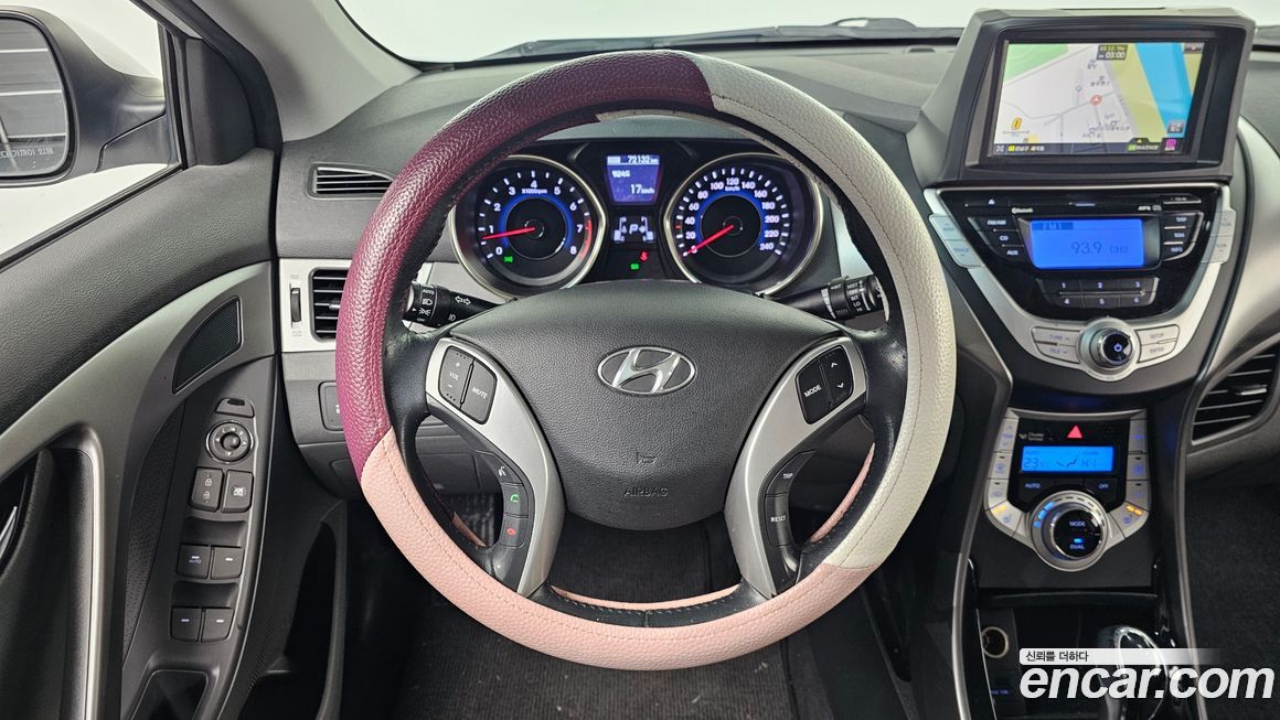 Hyundai AVANTE 2011