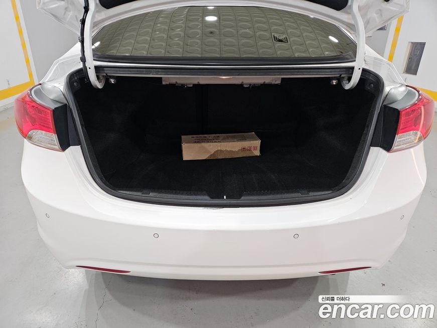 Hyundai AVANTE 2012