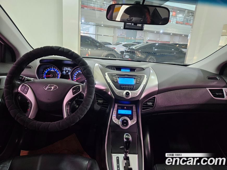 Hyundai AVANTE 2012
