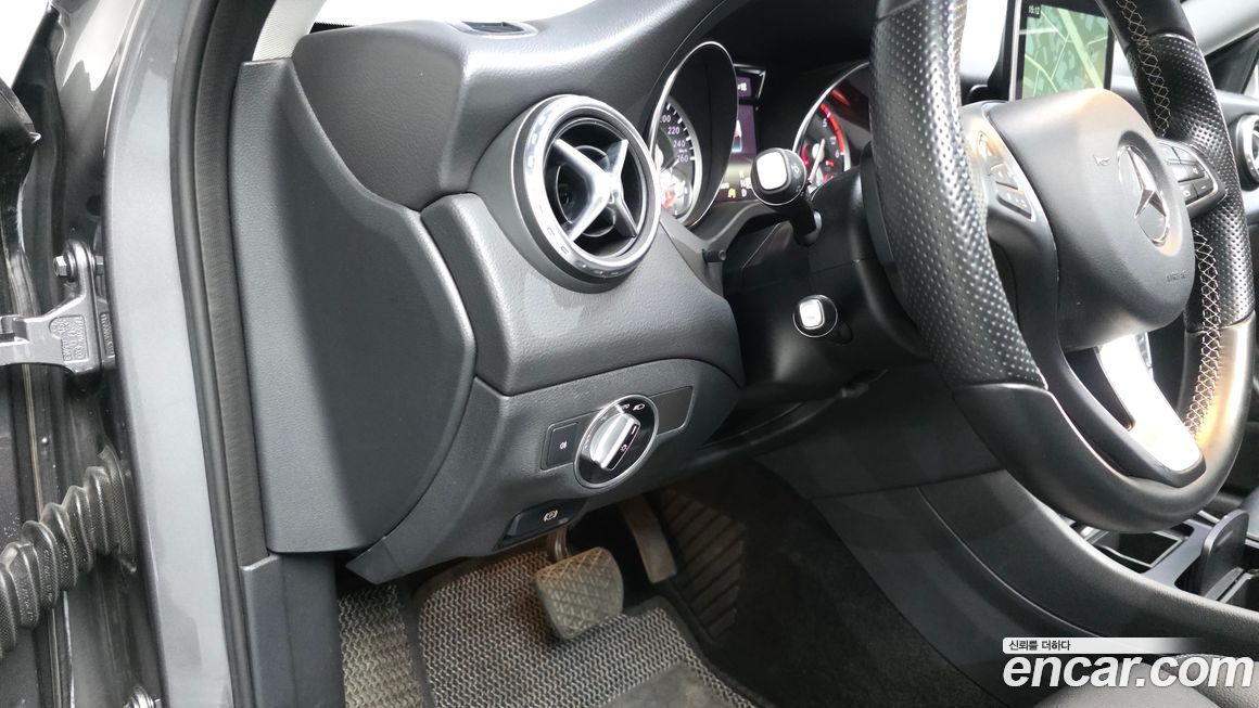 Mercedes-Benz GLA-Class 2016