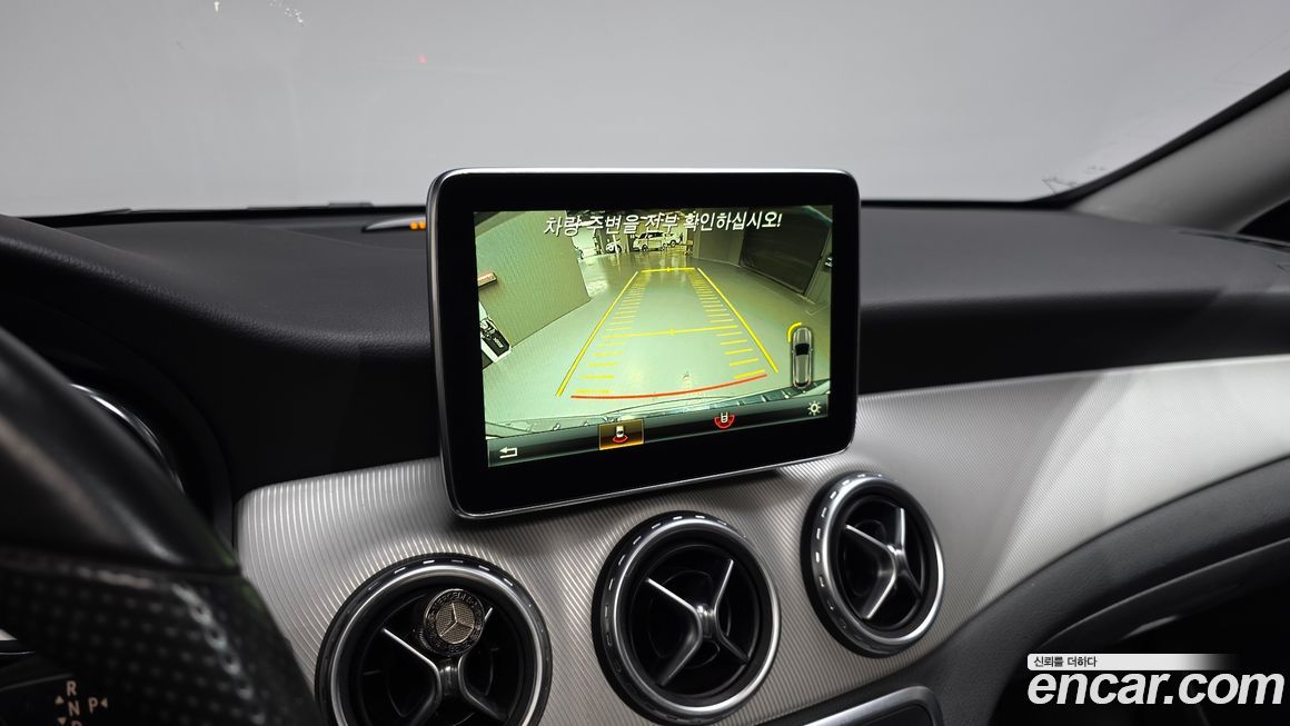 Mercedes-Benz GLA-Class 2016