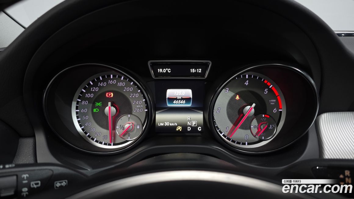 Mercedes-Benz GLA-Class 2016