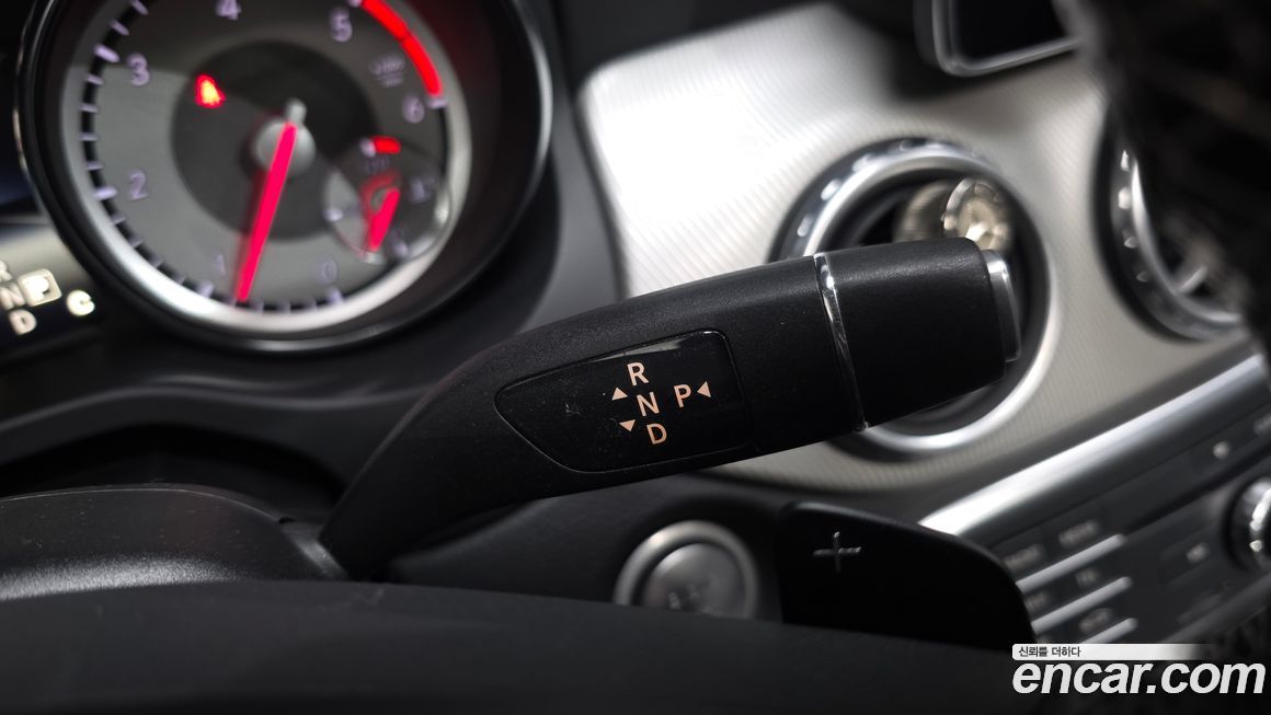 Mercedes-Benz GLA-Class 2016