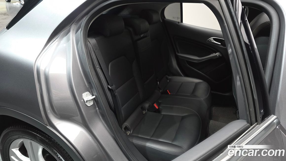 Mercedes-Benz GLA-Class 2016