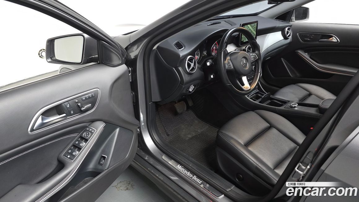 Mercedes-Benz GLA-Class 2016