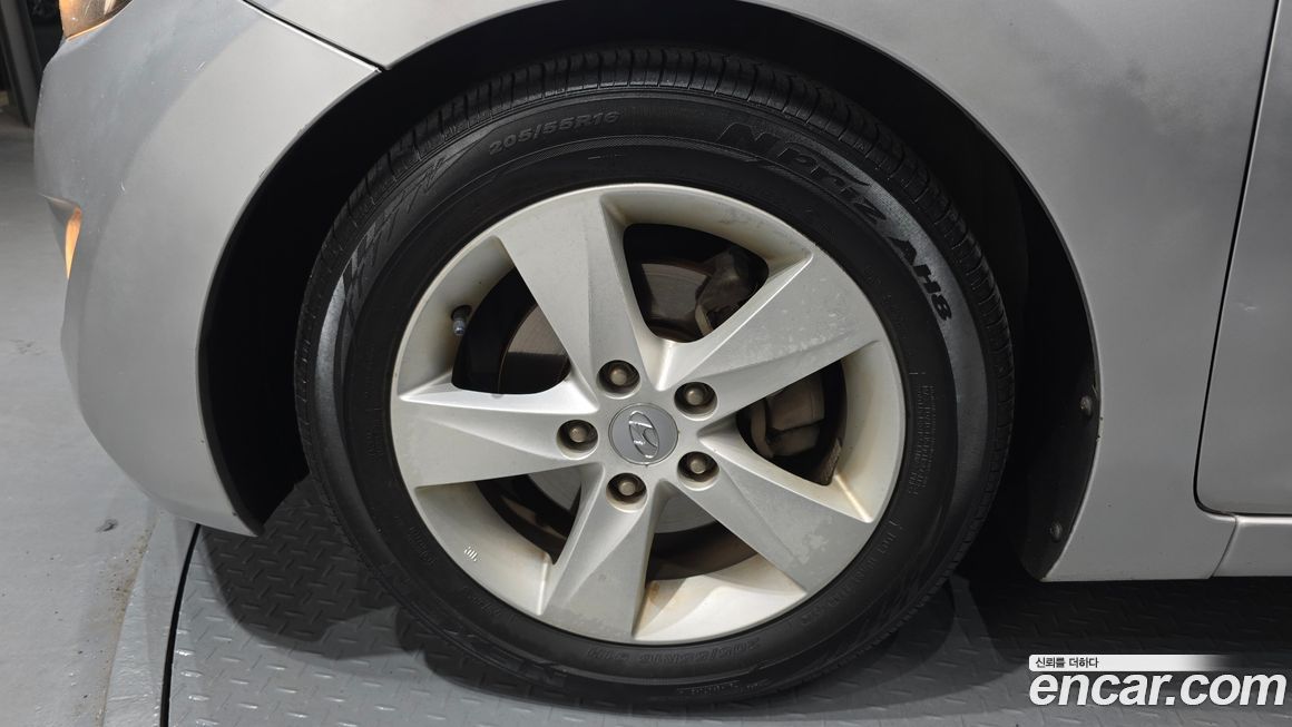 Hyundai AVANTE 2011
