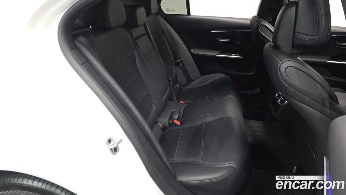 Mercedes-Benz C-Class 2024