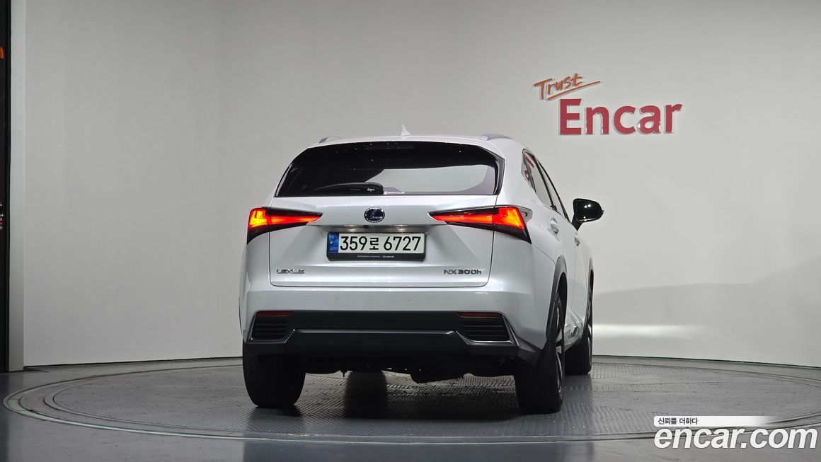 Lexus NX 2021