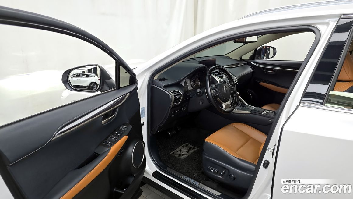 Lexus NX 2021