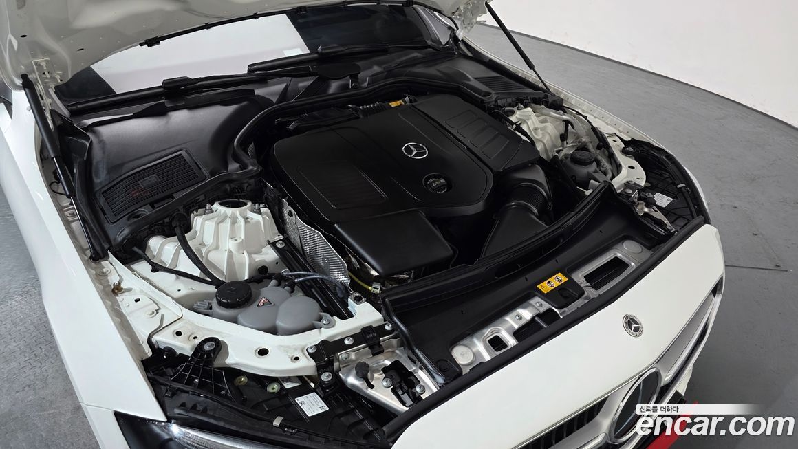 Mercedes-Benz C-Class 2024