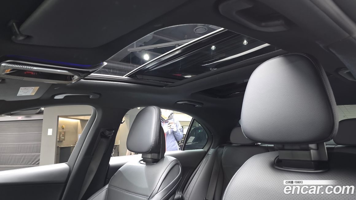 Mercedes-Benz C-Class 2024