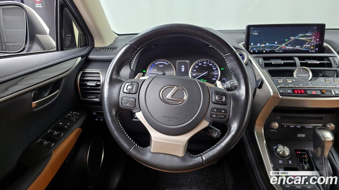 Lexus NX 2021