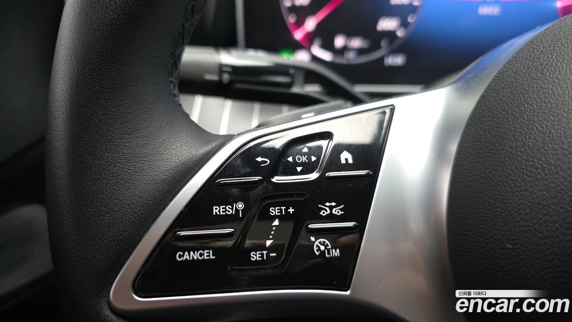 Mercedes-Benz C-Class 2024