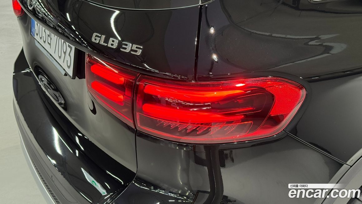 Mercedes-Benz GLB-Class 2025