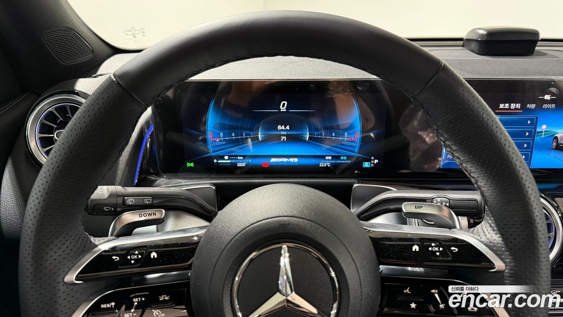 Mercedes-Benz GLB-Class 2025