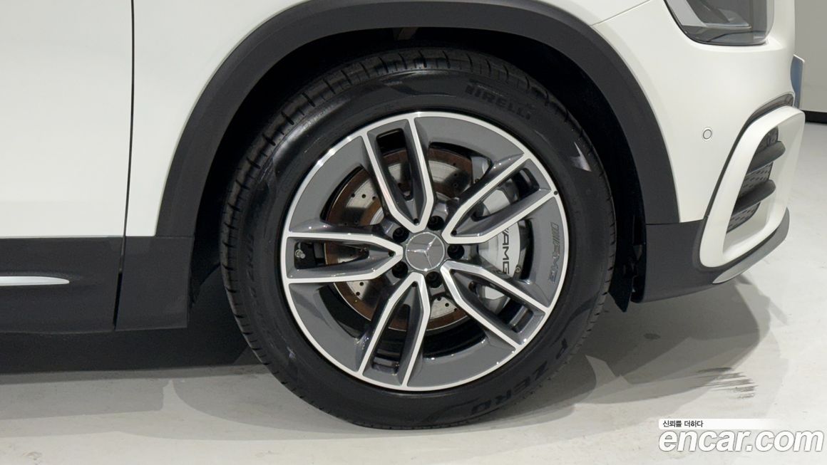 Mercedes-Benz GLB-Class 2025