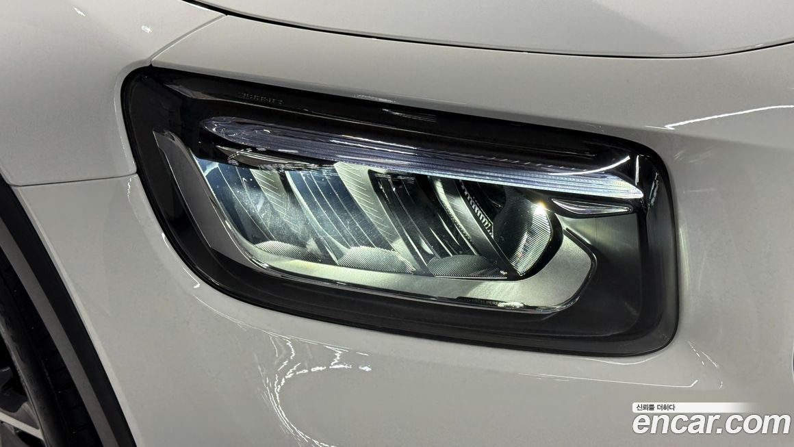 Mercedes-Benz GLB-Class 2025