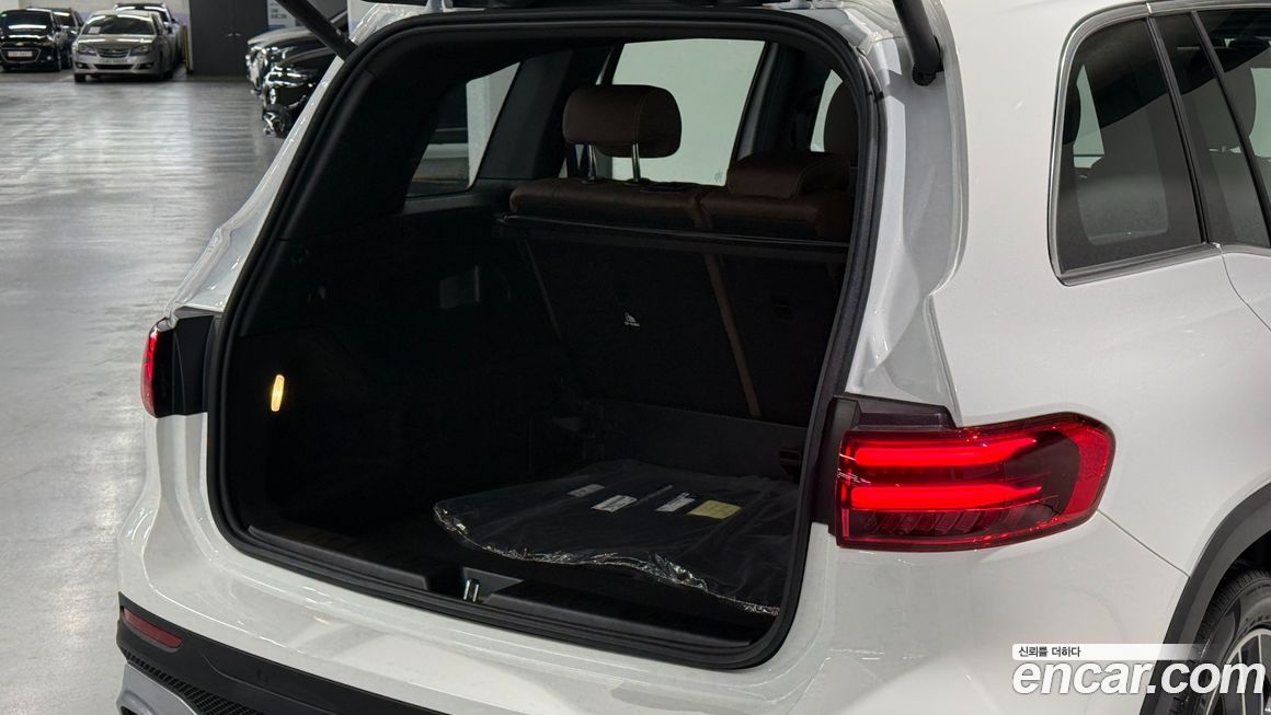 Mercedes-Benz GLB-Class 2025