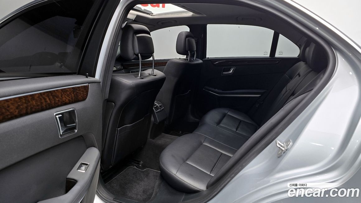 Mercedes-Benz E-Class 2011