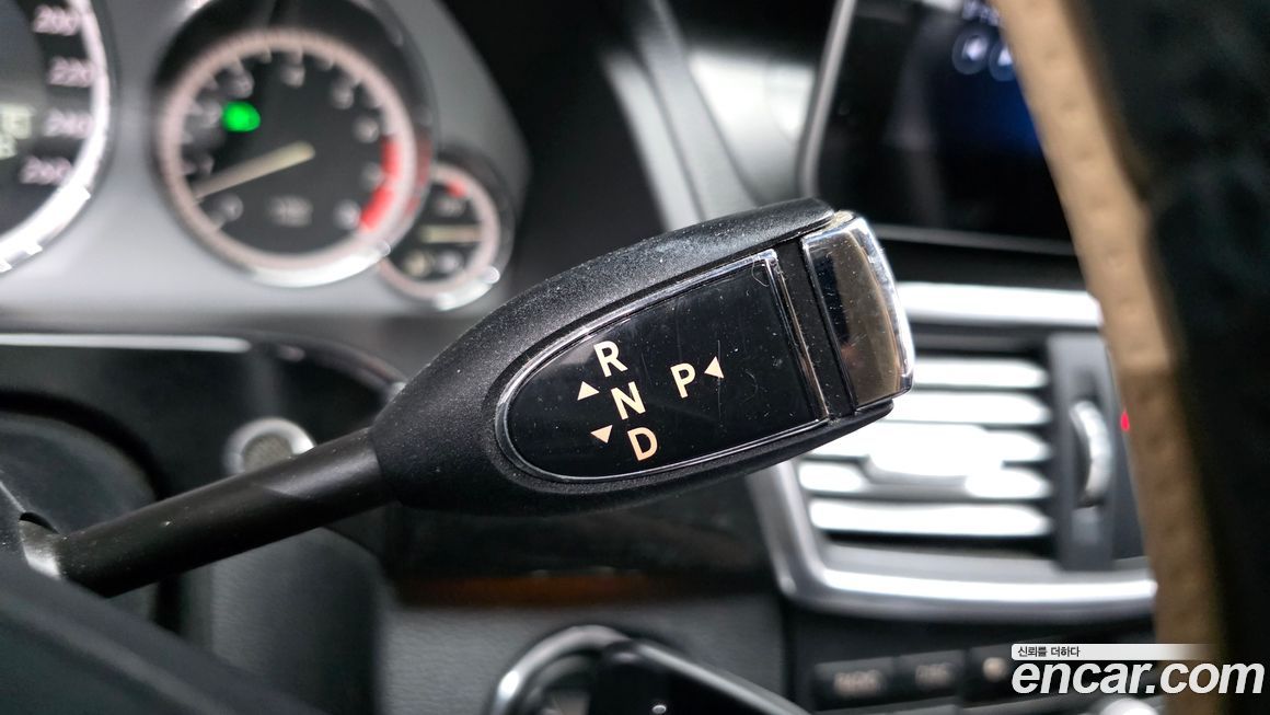 Mercedes-Benz E-Class 2011