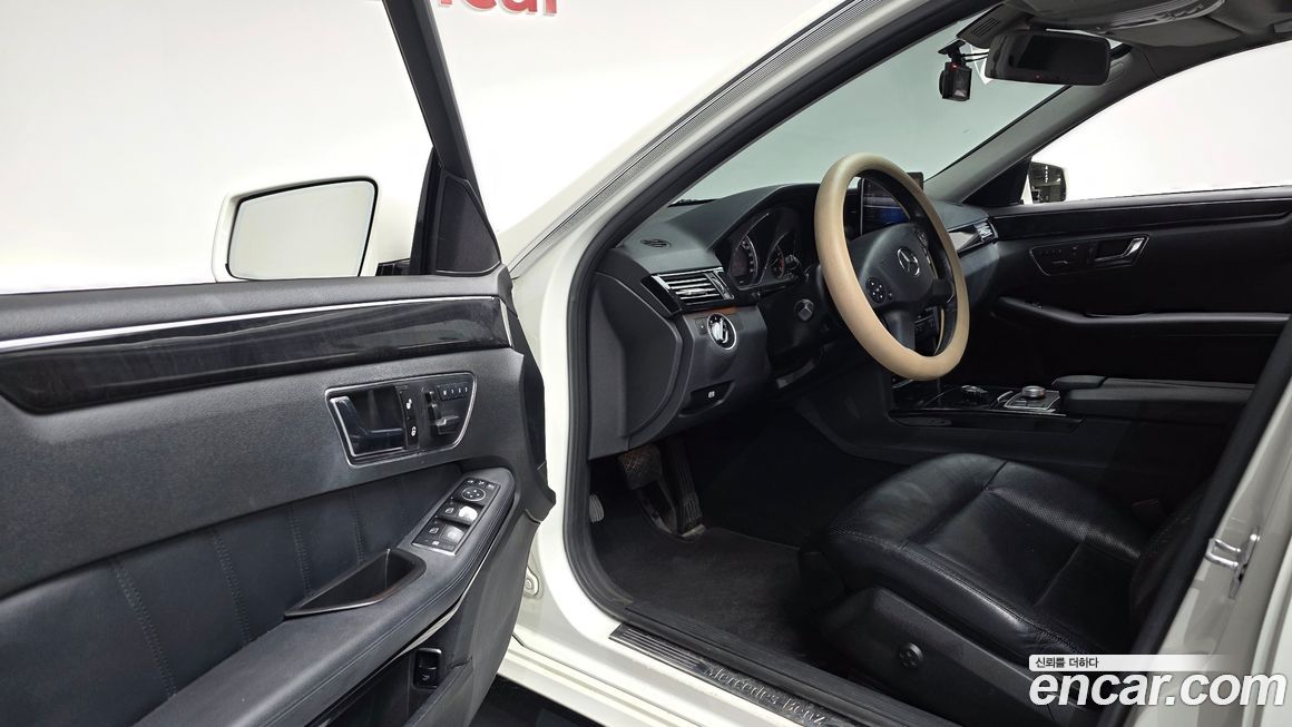 Mercedes-Benz E-Class 2011