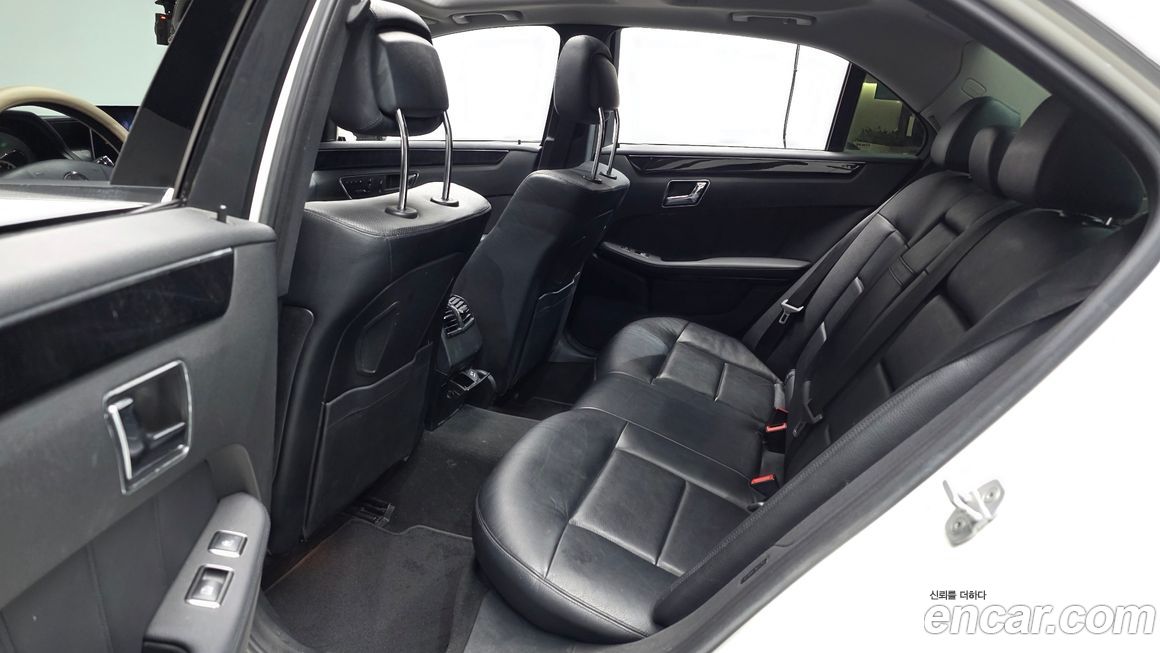 Mercedes-Benz E-Class 2011