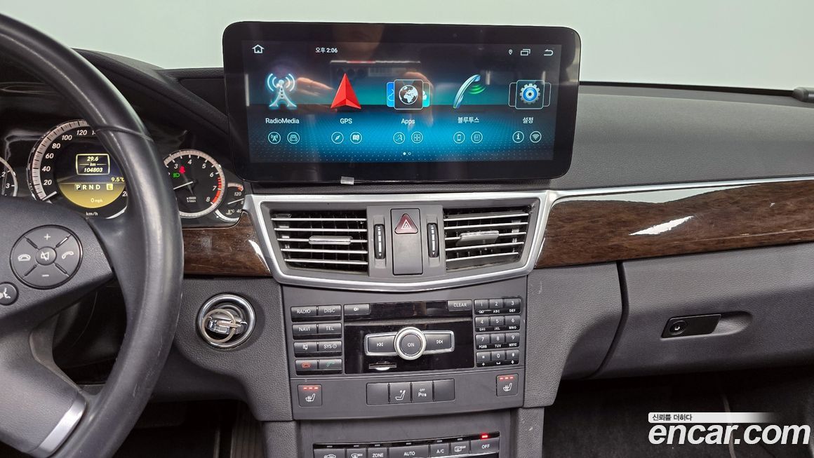 Mercedes-Benz E-Class 2011