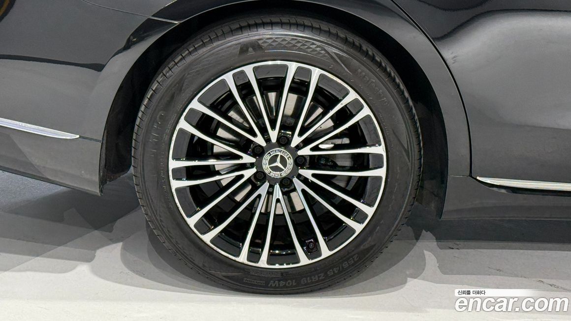 Mercedes-Benz S-Class 2023