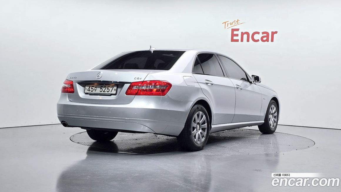 Mercedes-Benz E-Class 2011
