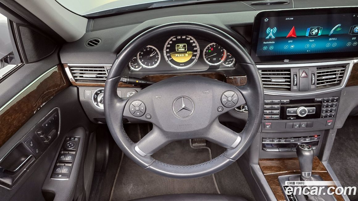 Mercedes-Benz E-Class 2011