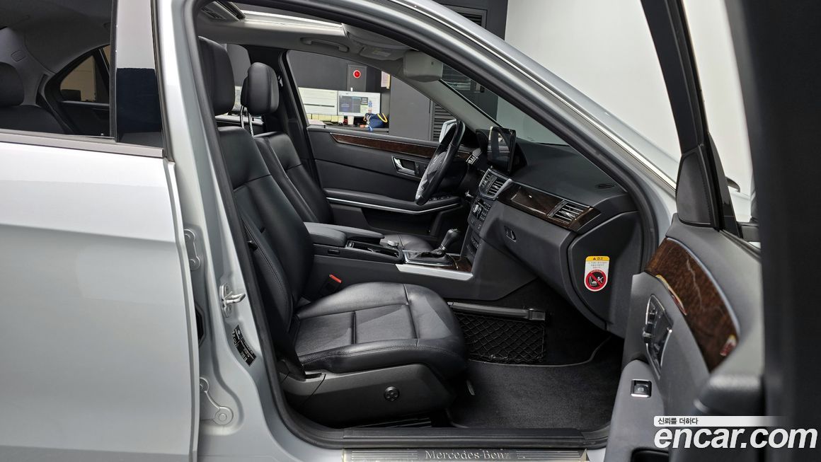 Mercedes-Benz E-Class 2011