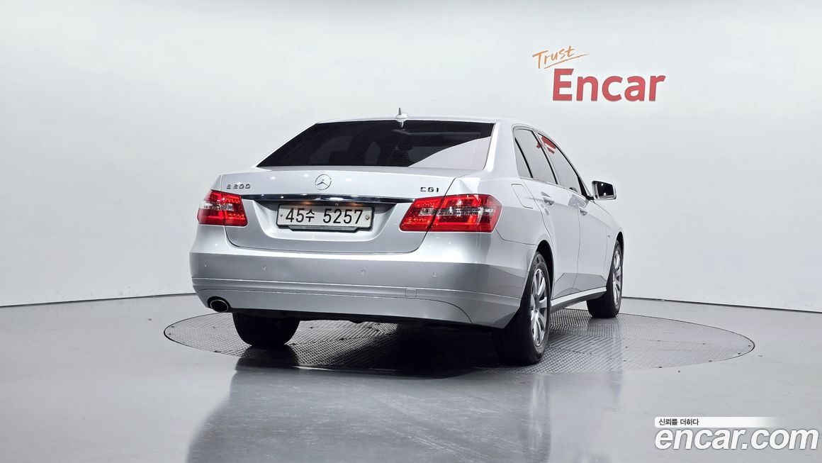 Mercedes-Benz E-Class 2011