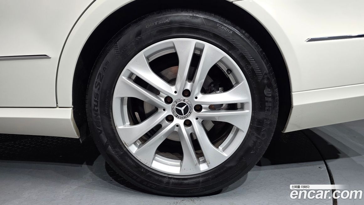 Mercedes-Benz E-Class 2011