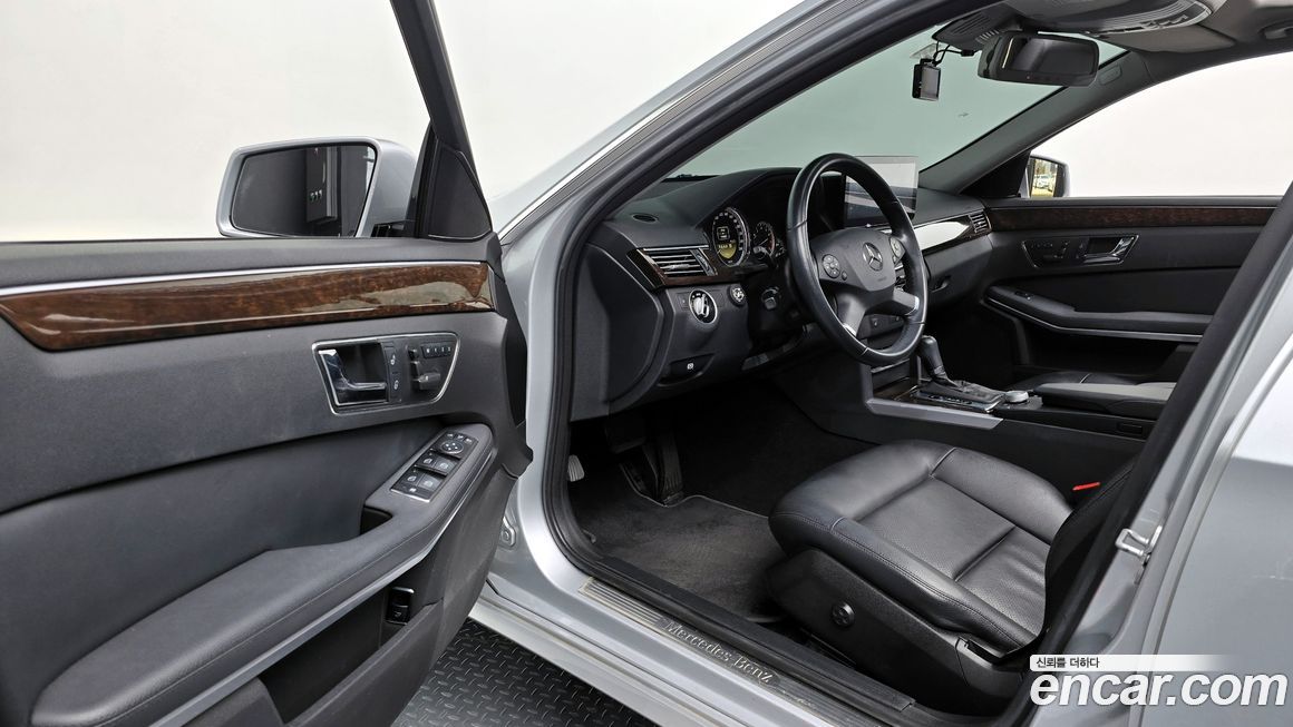 Mercedes-Benz E-Class 2011