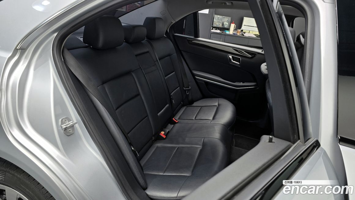 Mercedes-Benz E-Class 2011