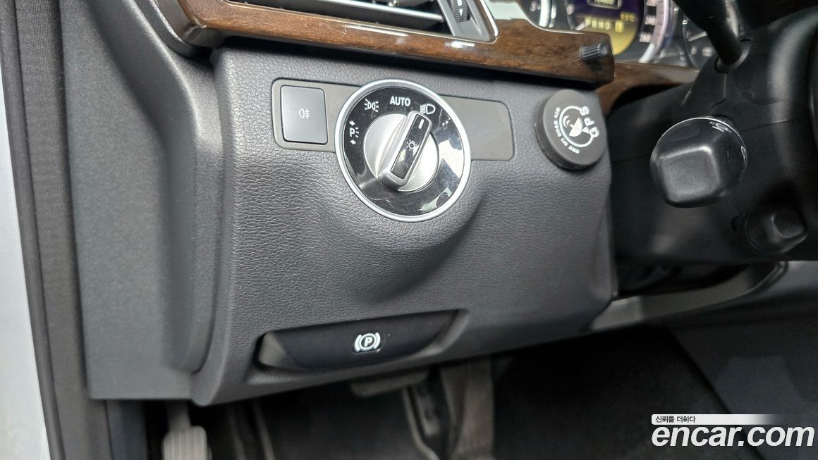 Mercedes-Benz E-Class 2011